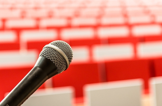 Mikrofon Vortrag im Hörsaal